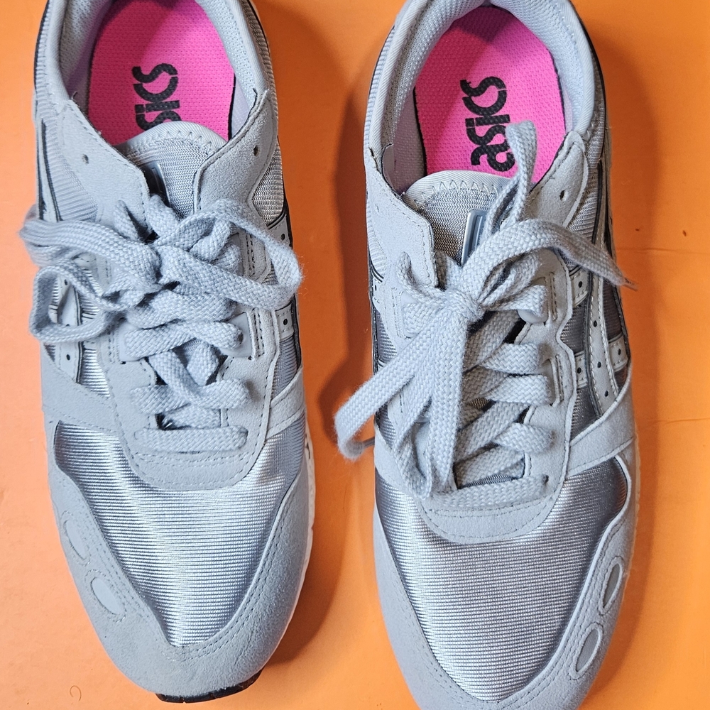 Stylish Gray Women's Asics Sneakers
